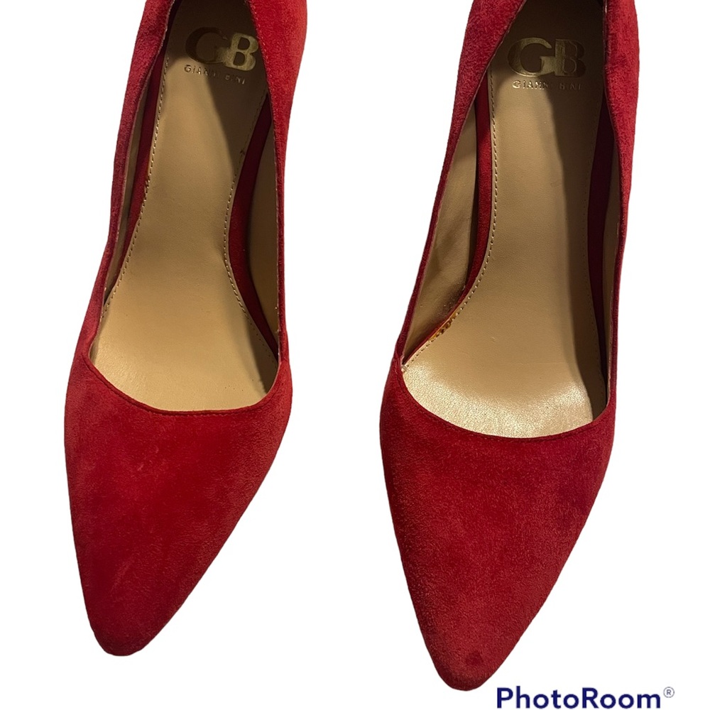 Gianni Bini “Point-Taken” Lorena Red suede pumps
Size: 9